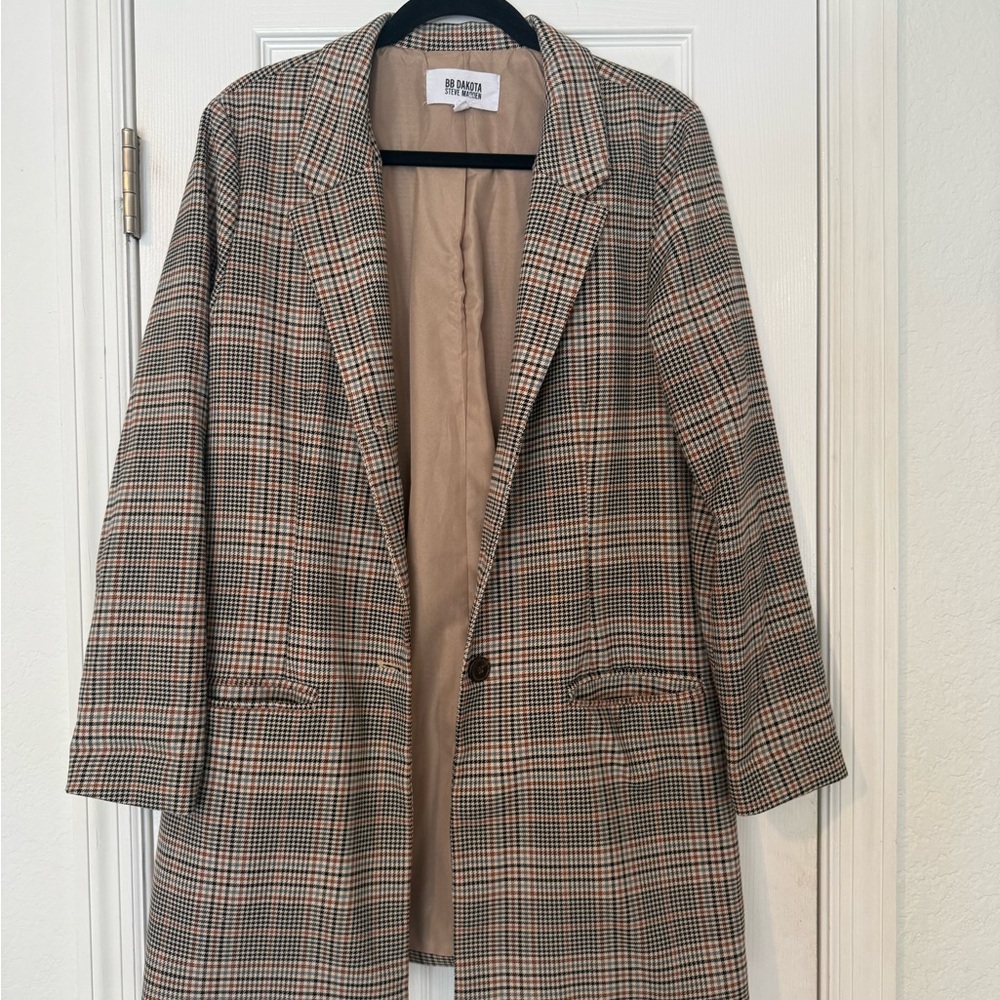 Steve Madden Plaid Long Oversized Blazer in Tan, Black and Cream - Picture 5 of 6